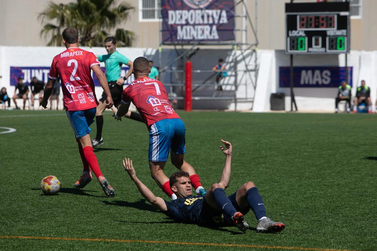 Las imágenes del partido entre el Deportivo Minera y el UCAM