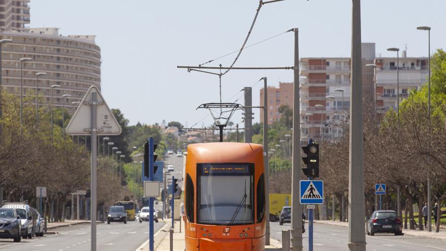 Una avería en la catenaria interrumpe la circulación en el Tram entre Alicante y El Campello durante dos horas