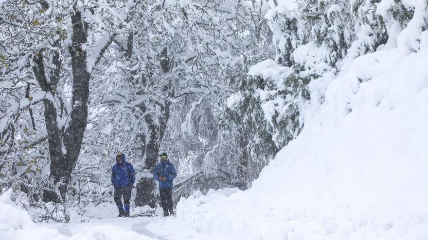 La nieve regresa al Suroccidente, los Picos de Europa y la Cordillera