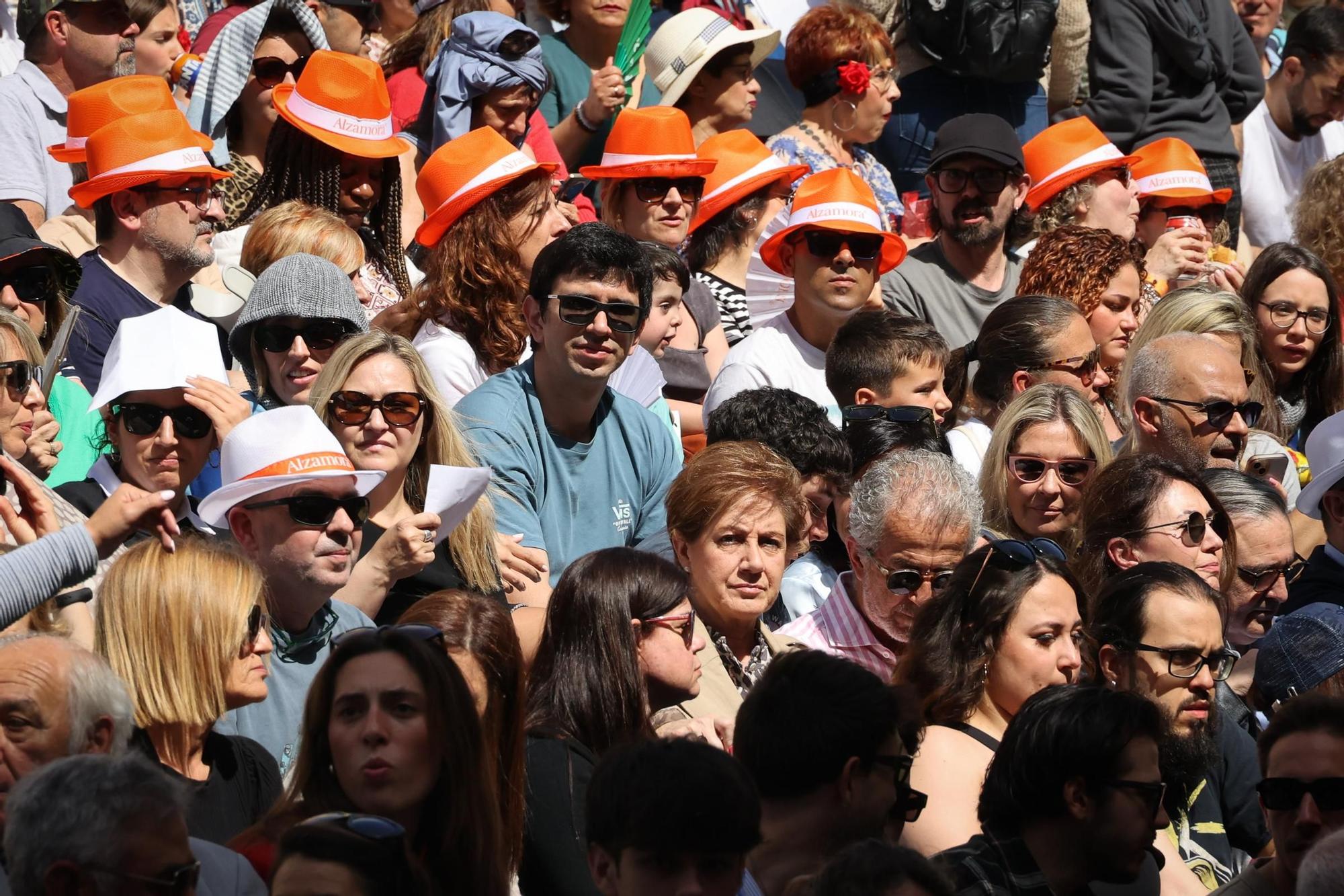 Alcoy se entrega al espectáculo de las tropas cristianas