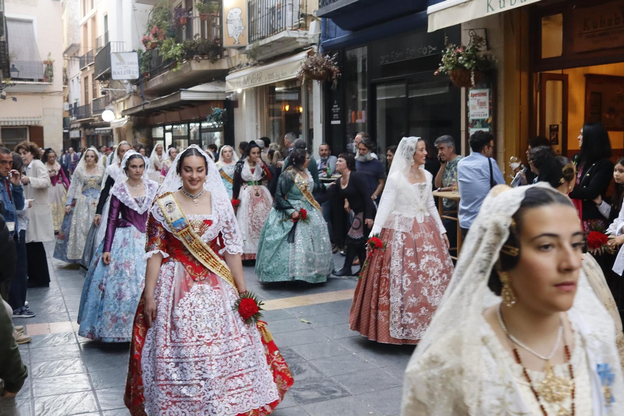 Multitudinaria Ofrenda fallera en Xàtiva