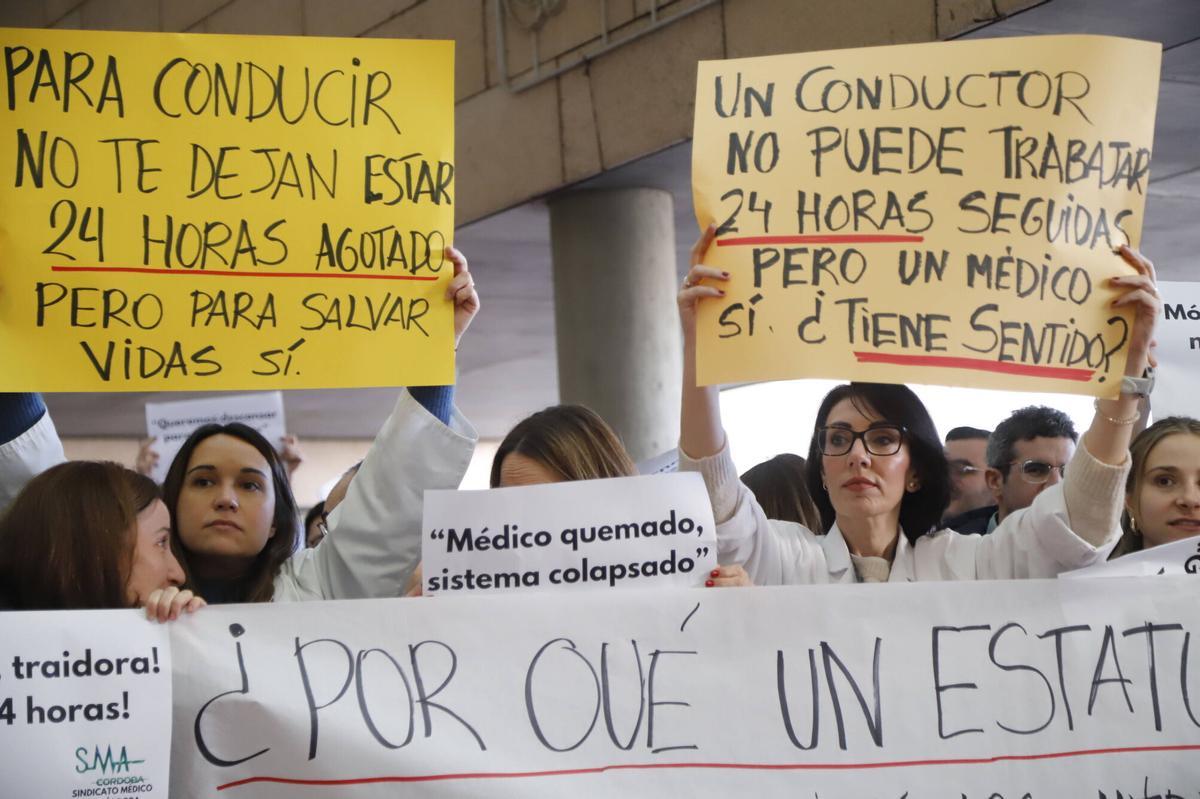 A.J.González Córdoba Huelga de médicos concentración protesta en el hospital Reina Sofía