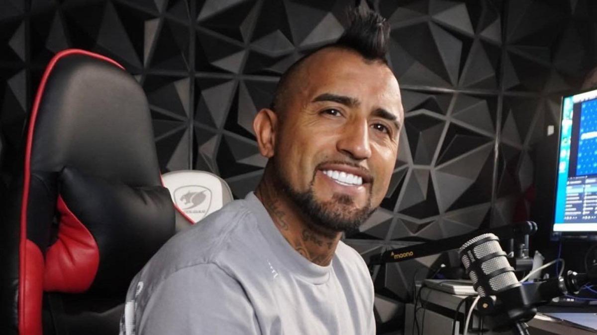 Arturo Vidal en el 'set up' desde donde se comunica con la audiencia