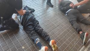 Detinguts dos homes per assaltar un banc a Montcada i Reixac (Barcelona)