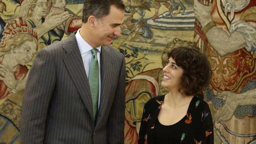 Alexandra Fernández es recibida por el Rey en el palacio de La Zarzuela. // Efe/A. Díaz