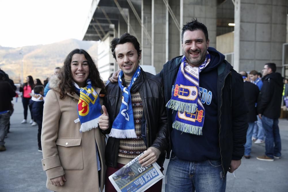 La afición acude a animar al Oviedo ante el Córdoba