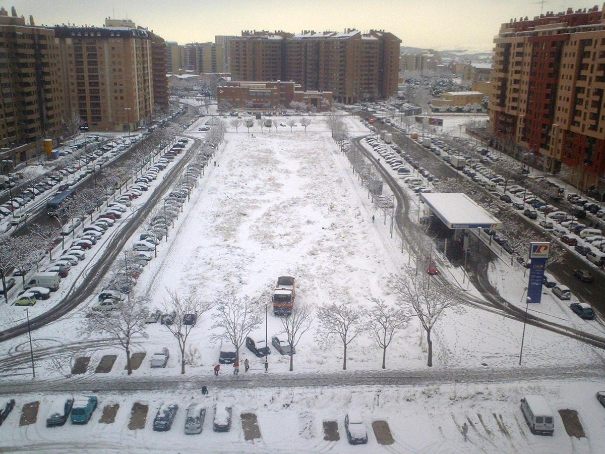 Explanada de la avenida Gómez Laguna de Zaragoza, donde actualmente está el centro comercial Aragonia