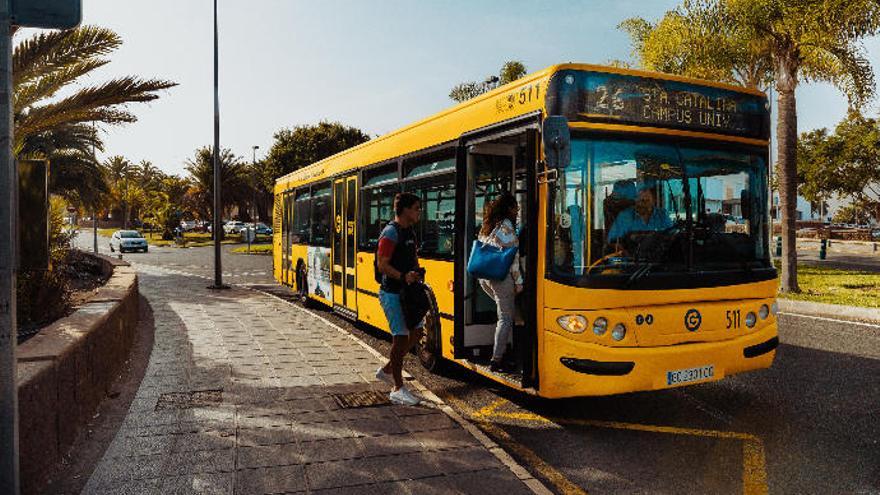 Guaguas refuerza por la EBAU las líneas que van al Campus de Tafira