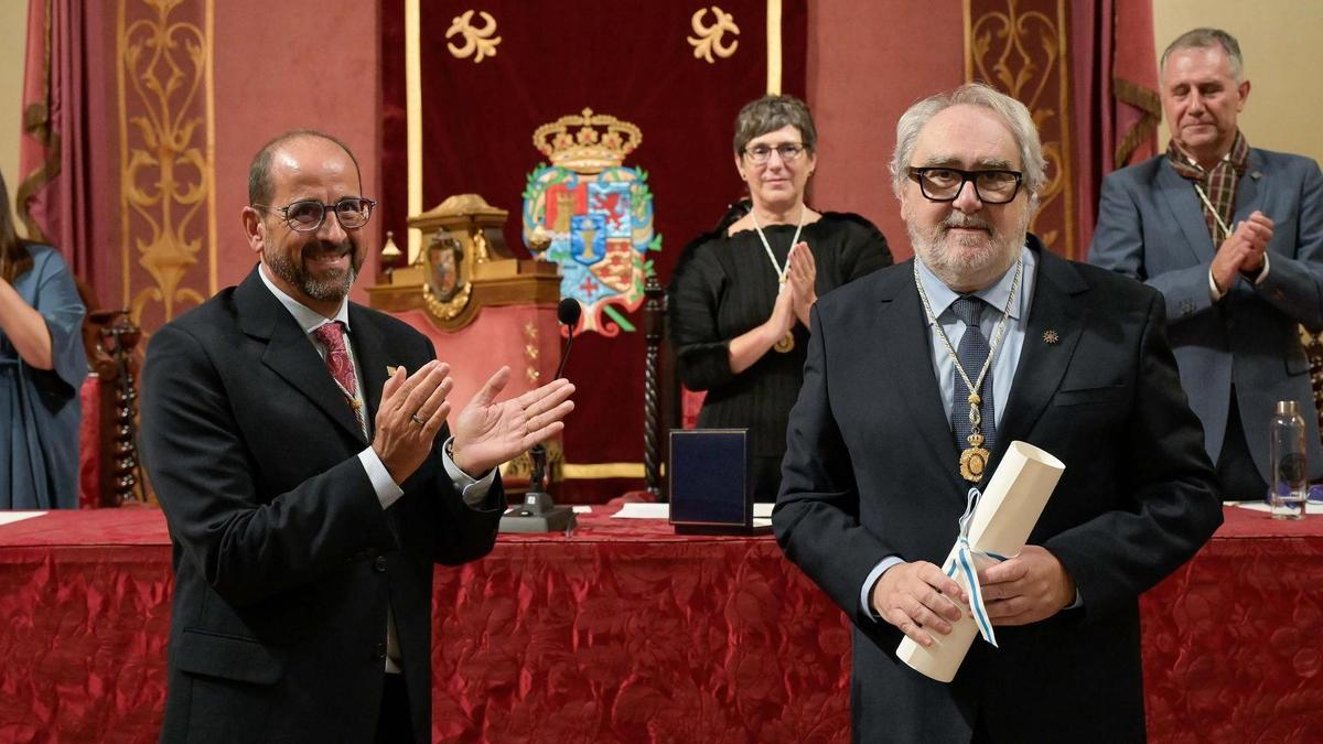 El catedrático de la USC Ernesto González Seoane ingresa en la Real Academia Gallega