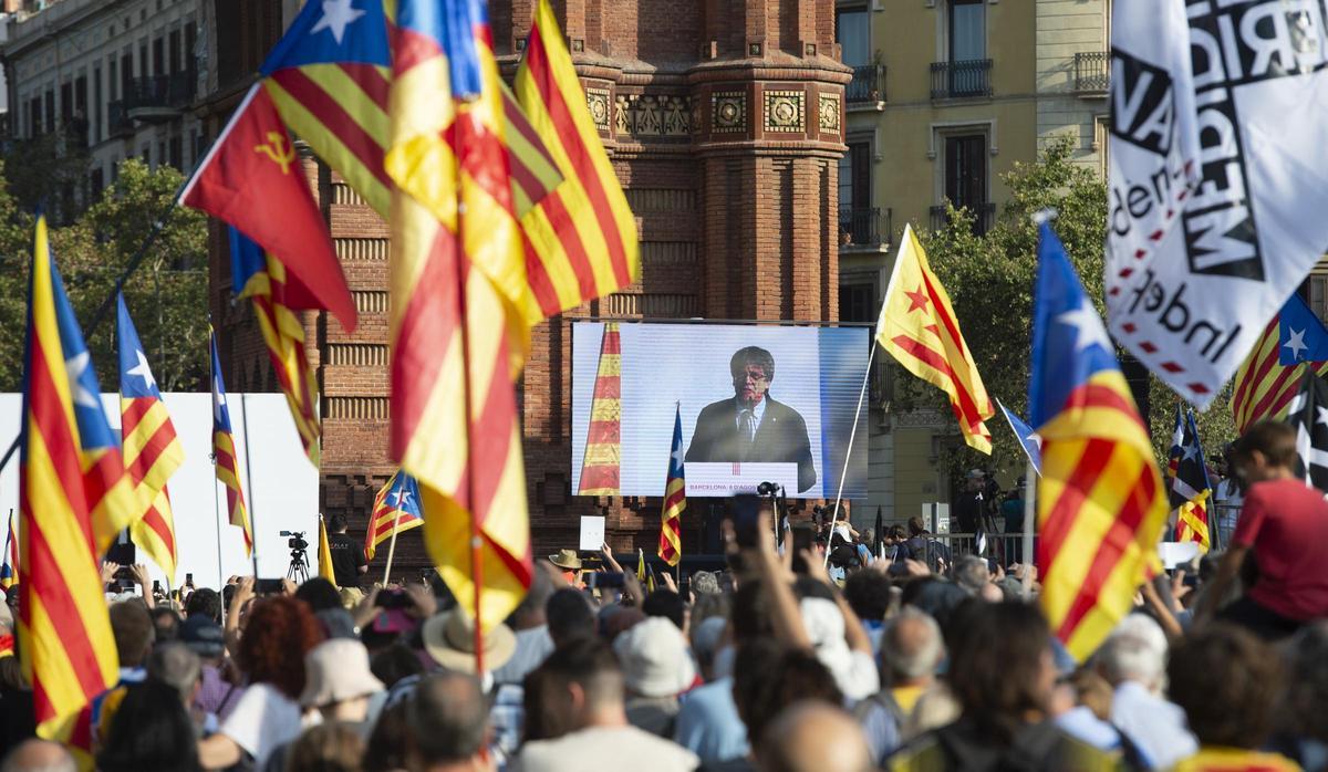 Puigdemont aparece en Barcelona después de siete años