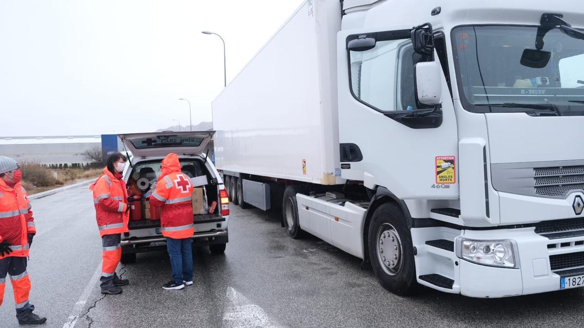 La nieve mantiene a 300 camiones bloqueados en Villena