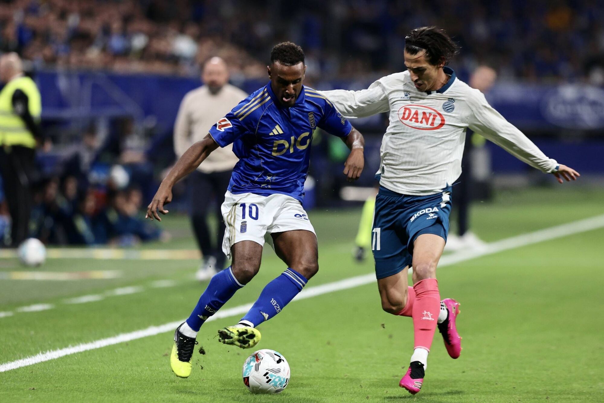 Todas las IMÁGENES del reestreno de Carrión con el Oviedo, con derrota ante el Espanyol 