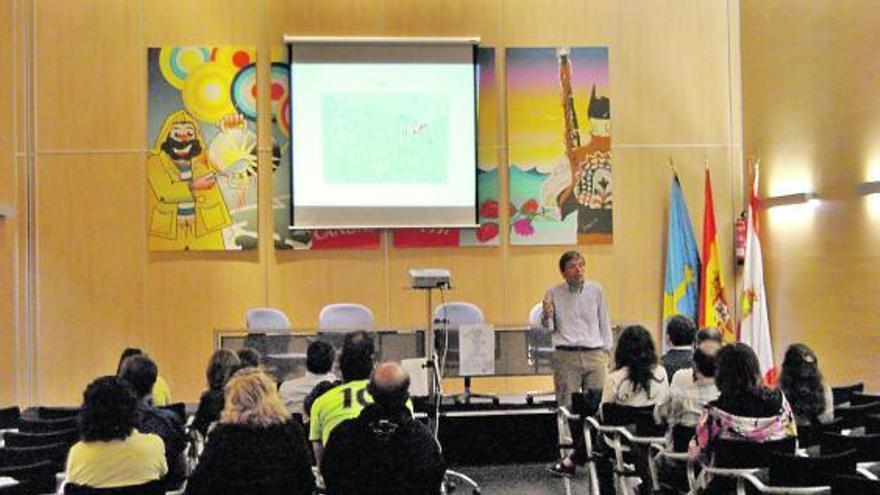 José Manuel Rico, durante la charla celebrada en La Baragaña.