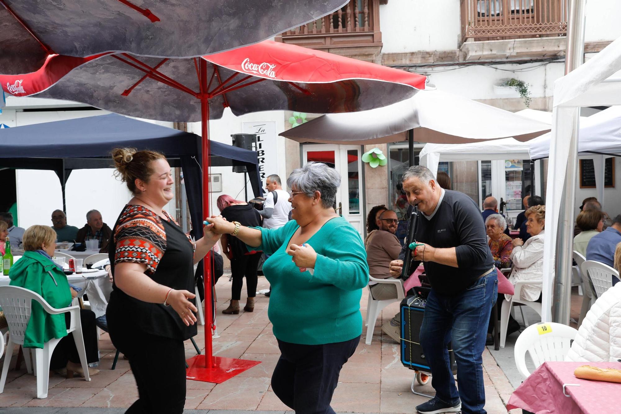 Grado abre boca para Santiago con la comida en la calle