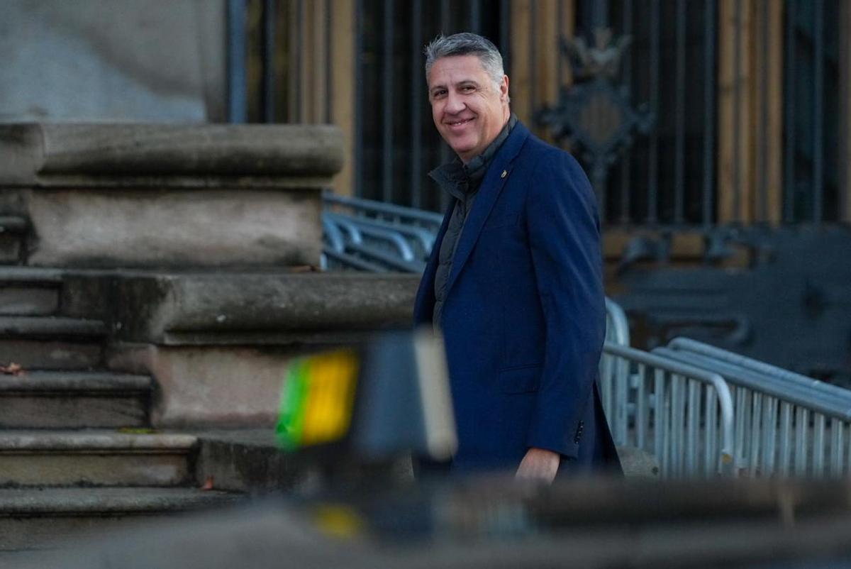 El alcalde de Badalona, Xavier Garcia Albiol, a la entrada a la Audiencia de Barcelona, antes de conocer la sentencia del juicio del 'caso antenas'