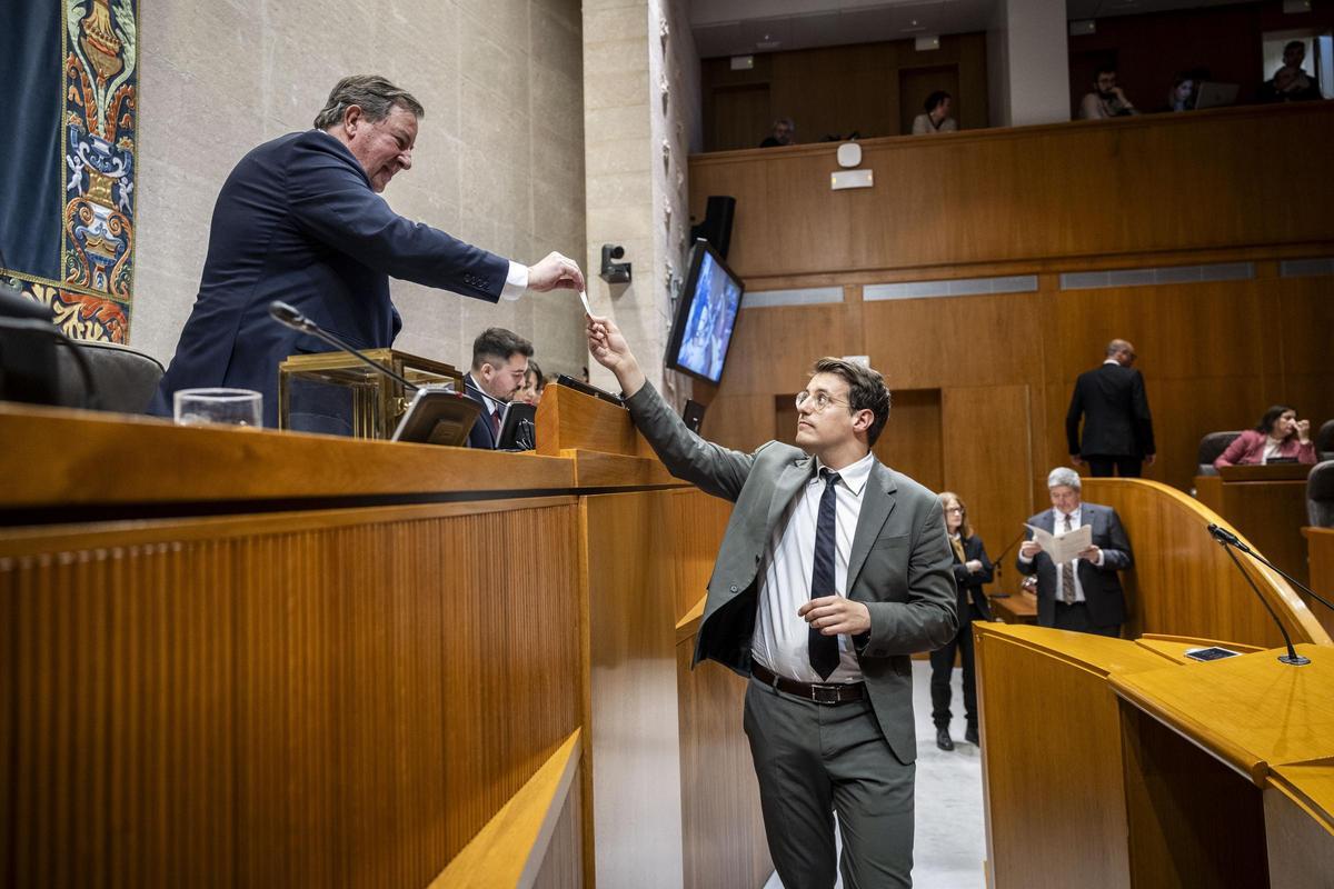 El portavoz de CHA en las Cortes, Jorge Pueyo, durante la elección de la presidencia de la Cámara autonómica.