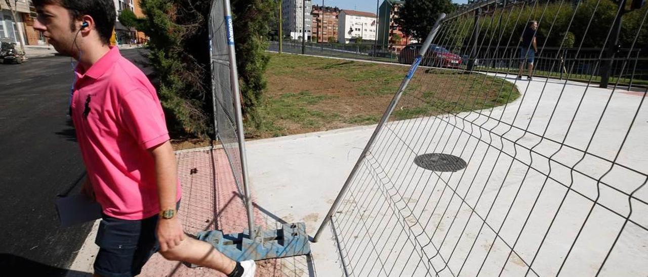 El minicarril-bici del Campo de los Patos recién pintado.