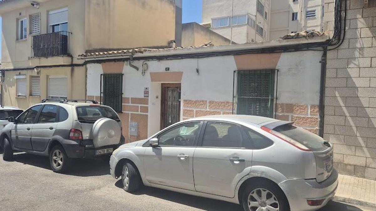 Vivienda donde se ha derrumbado una parte del techo este martes en el barrio de Son Espanyolet.