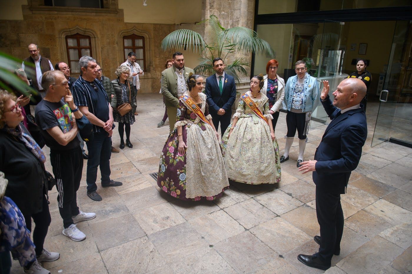 Las Falleras Mayores de Sagunt Claudia y Maite visitan la Diputación de Valencia