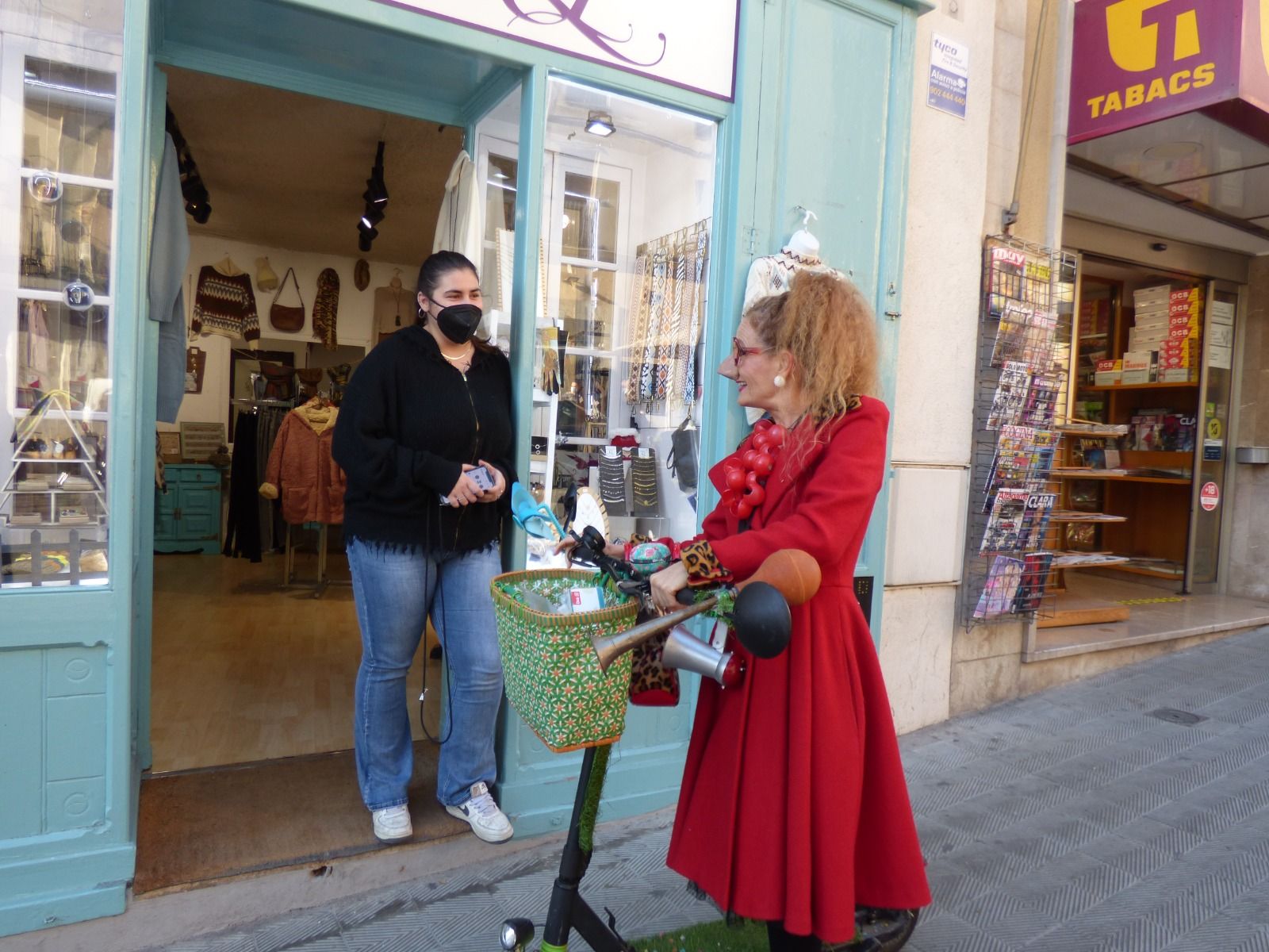 La Dona dels Nassos es passeja per Figueres per tancar l'any