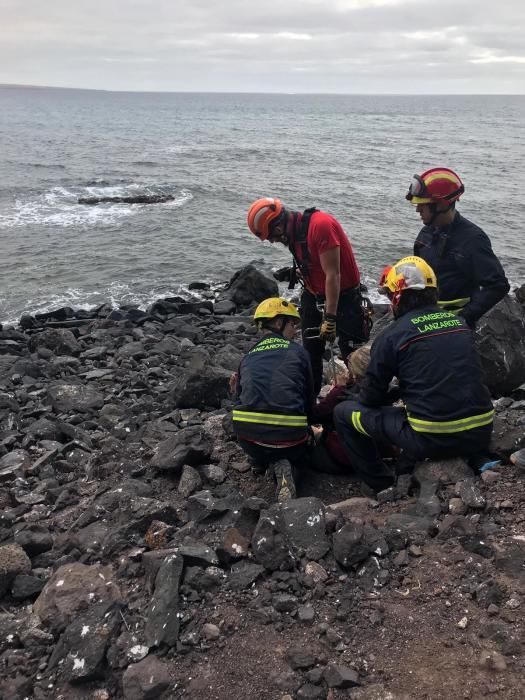 Rescatan a una senderista con una herida de machete en Caleta de Famara