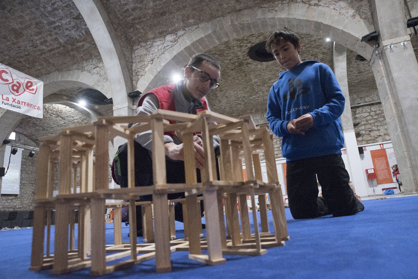 Les imatges del primer dia de l'activitat Kapla al Museu de l'Aigua i el Tèxtil