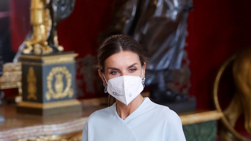 El look de la Reina Letizia que ha dejado a todos boquiabiertos este 12 de octubre: esta es la marca del conjunto