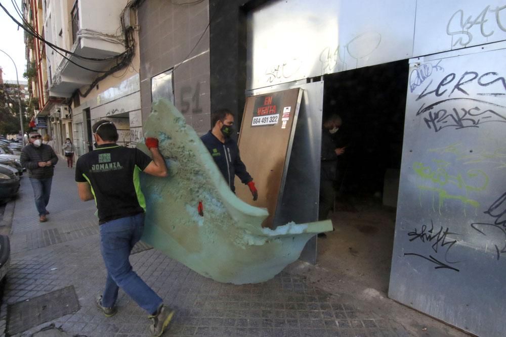 Desalojado tras seis años con okupas un edificio en Antonio Maura