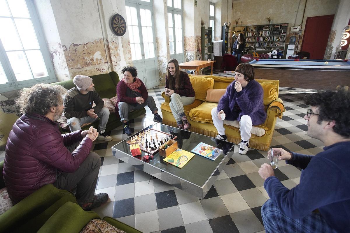 De dreta a esquerra, Maus, Mireia Cardús, Anna Tobias, Prisca Villa, Noè Escolà i Laurent Driss