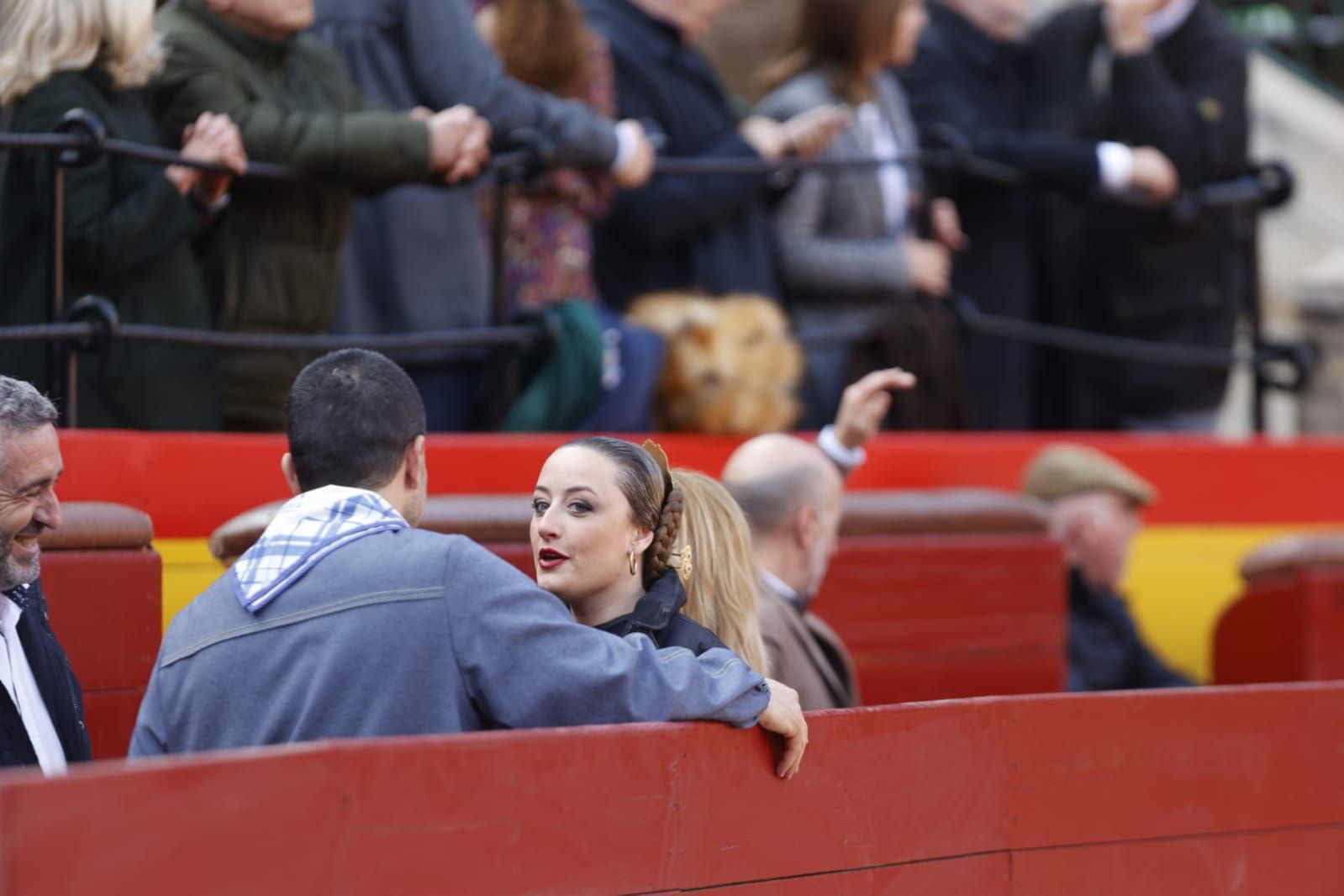 El efecto llamada de Roca Rey llena la plaza de toros de famosos