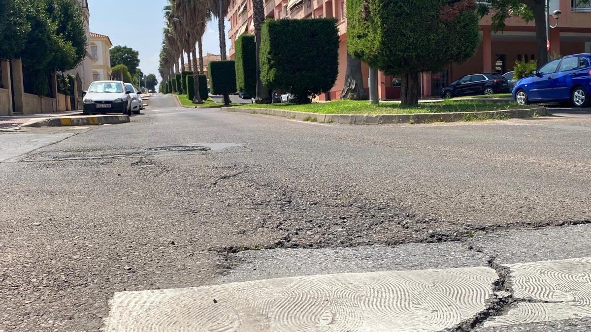 Tramo avenida Miajadas que será arreglado por el deficiente estado de la calzada