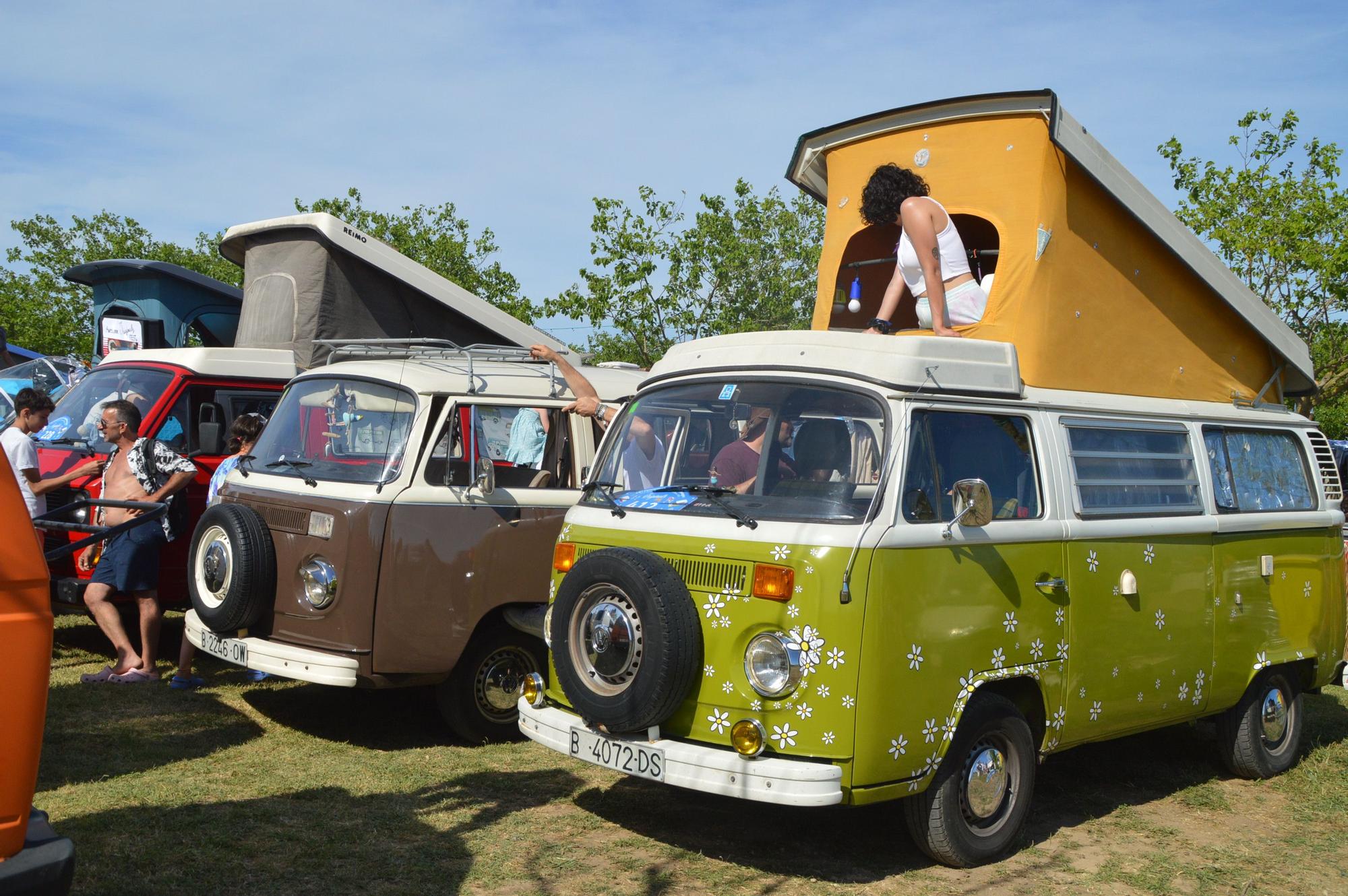 Ambient festiu amb novetat sostenible en la FurgoVolksWagen de La Ballena Alegre