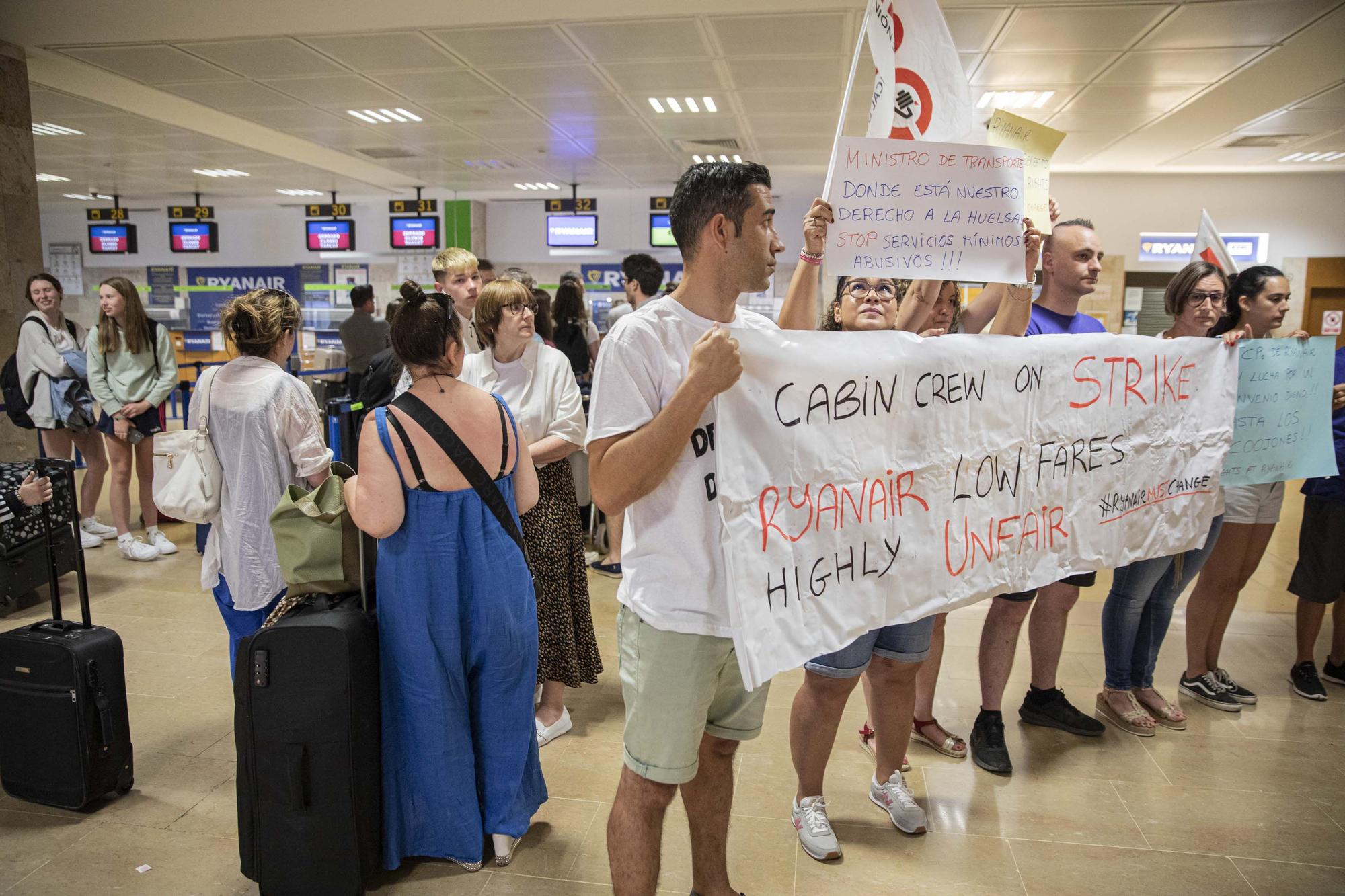 Normalitat en el primer dia de vaga de Ryanair a Girona