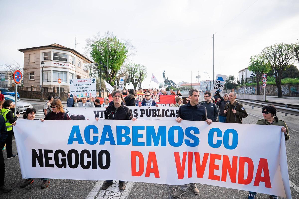 Una multitud clama por el derecho a la vivienda en las calles de Vigo Una multitud clama por el derecho a la vivienda en las calles de Vigo