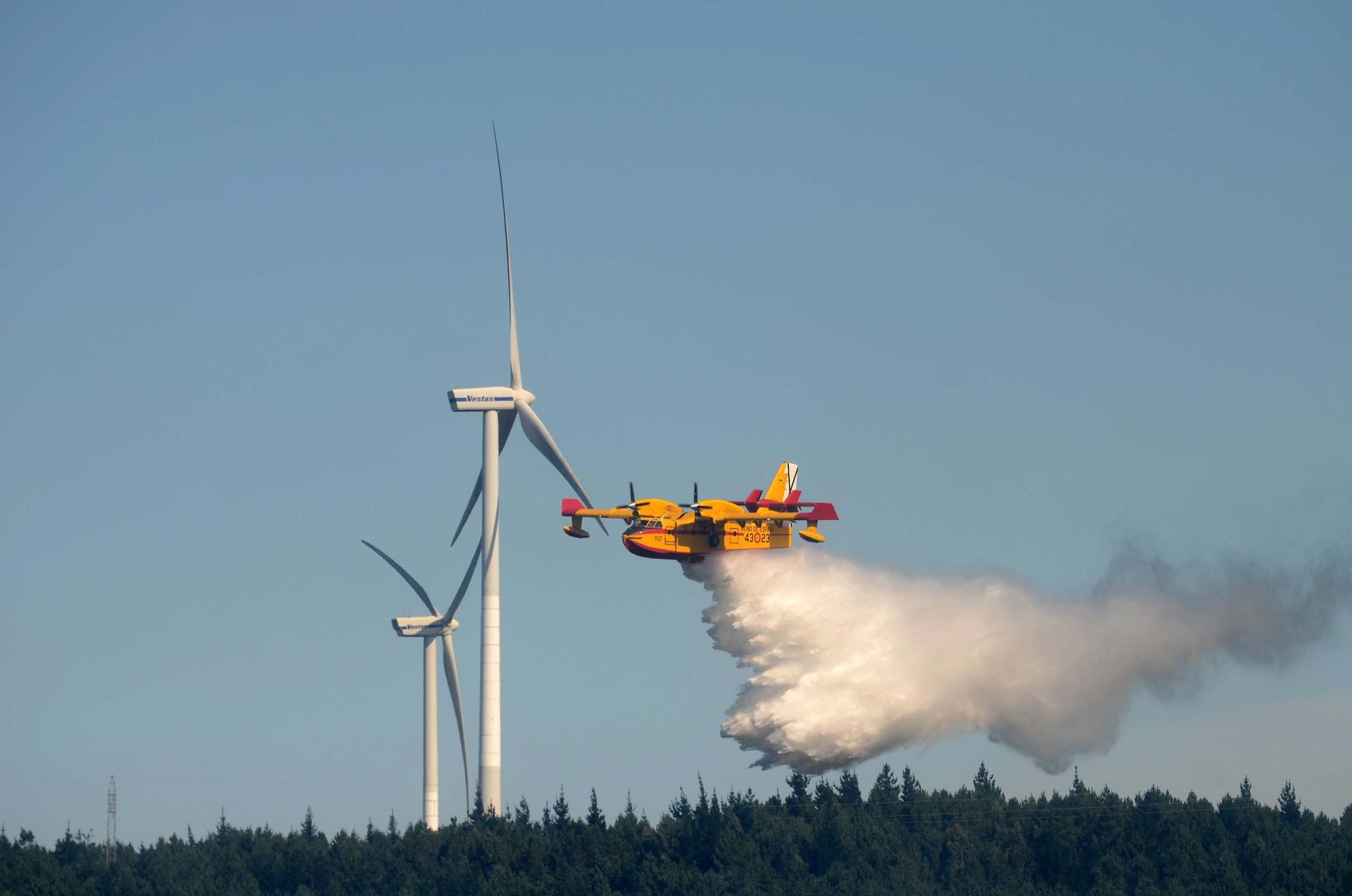 Jornada de humo y cenizas en Arousa con hasta cuatro focos activos