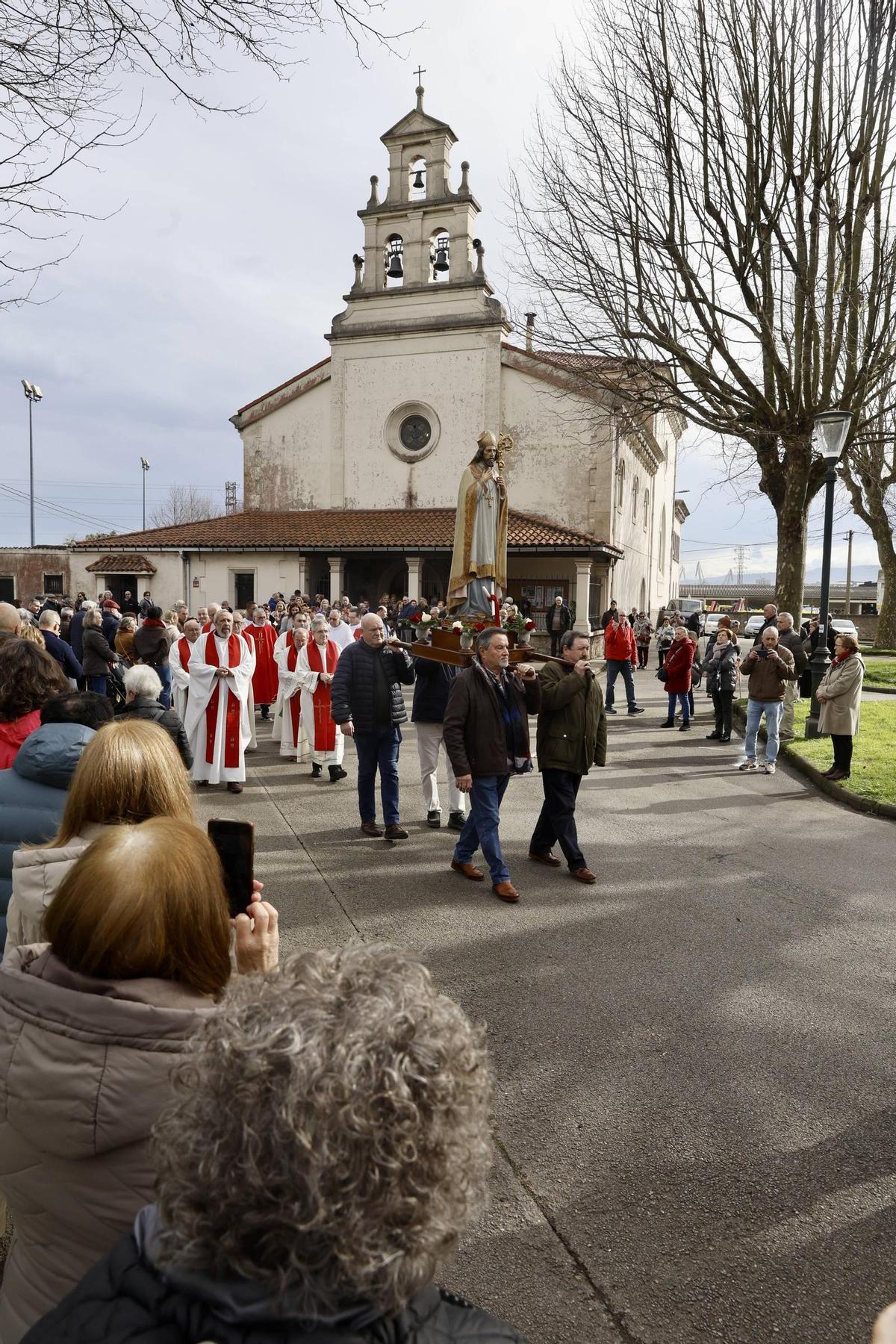 EN IMÁGENES: La parroquia de Jove se vuelca con las rosquillas para celebrar San Blas