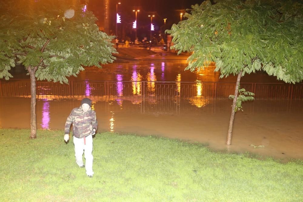 El agua se desborda en Puente del Rey