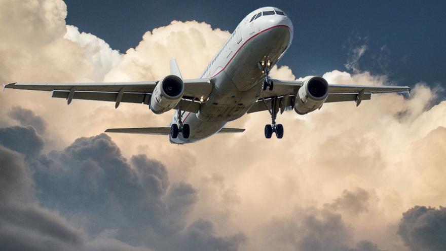 Novedades en los aeropuertos: se acabó la limitación de líquidos y abrir el equipaje en el control de seguridad