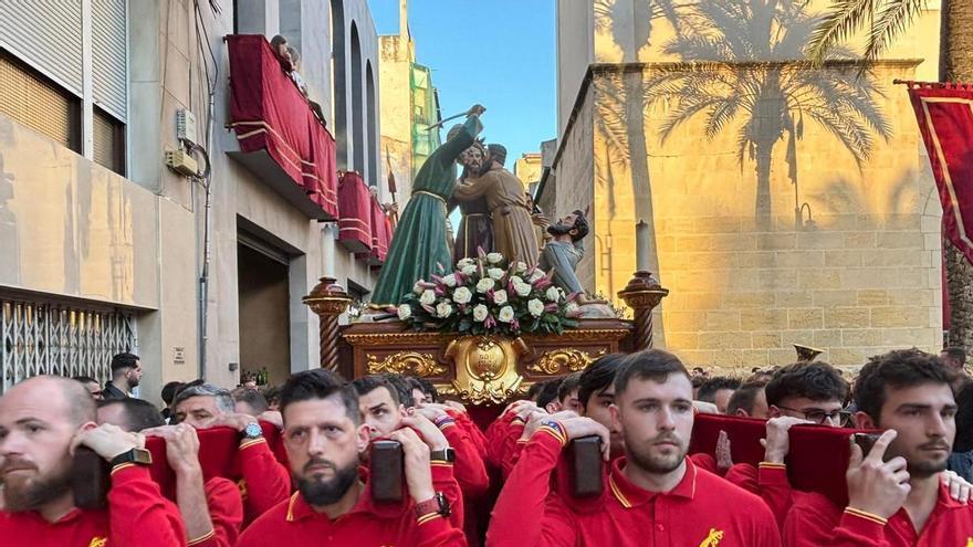 Crevillent llena sus calles con la Pasión del Miércoles Santo