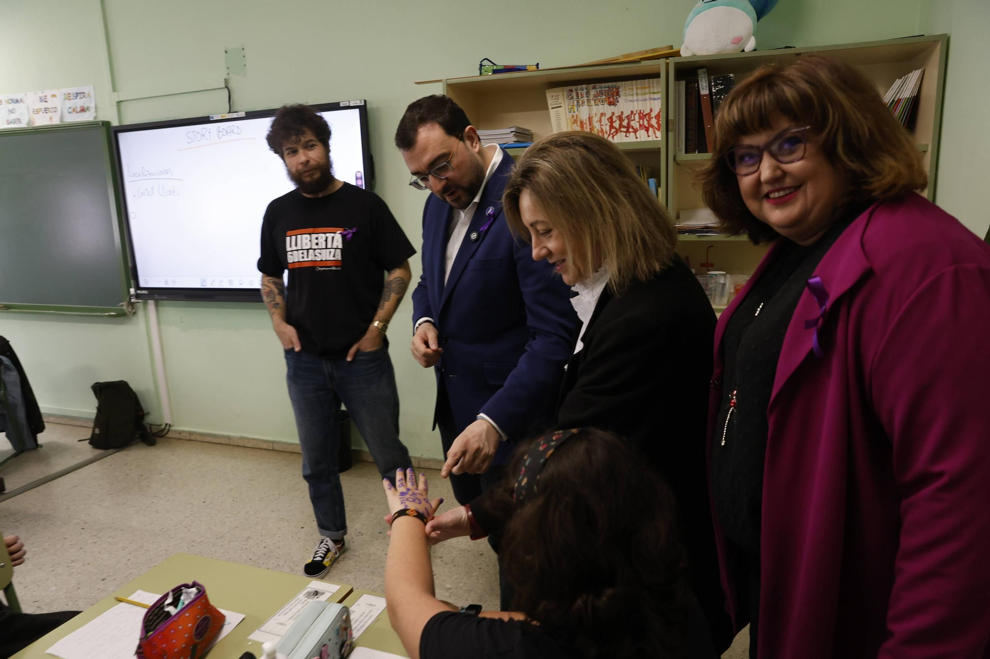 La visita de Adrián Barbón al colegio Lloréu, en Gijón