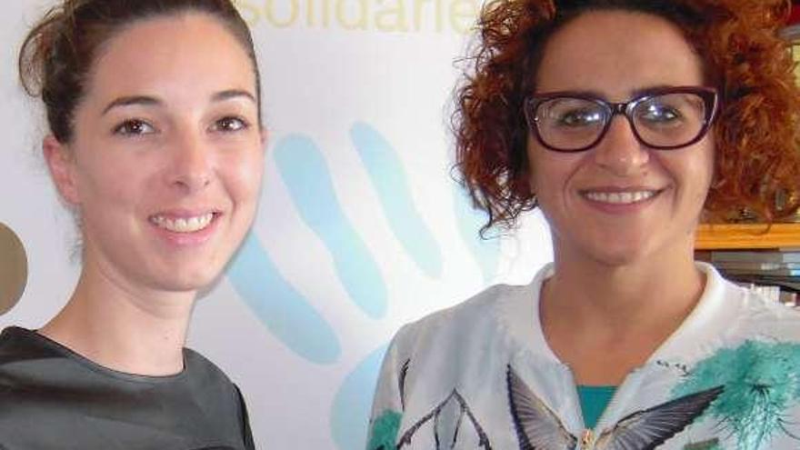 Estela Iglesias y Enma Teixeira, voluntarias de Vacacións con Traballo.