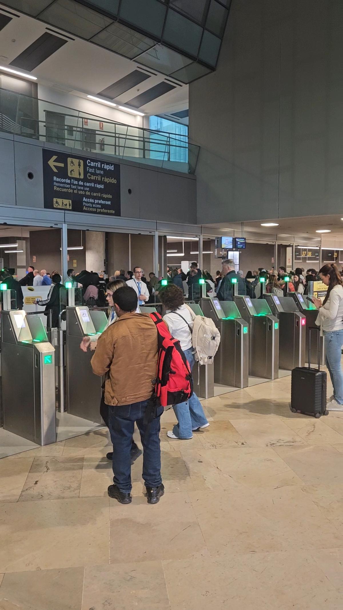 Pasajeros en el Aeropuerto de València