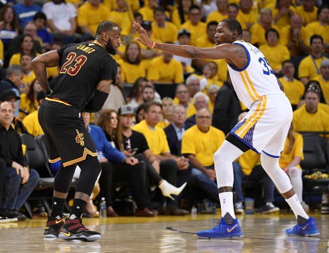 Kevin Durant y Lebron James en los play off de la NBA