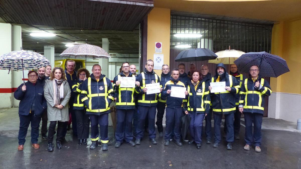 Concentración de los trabajadores de Correos en Los Omeyas.