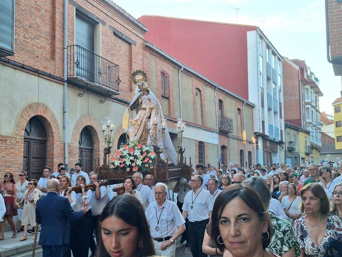 Un momento de la procesión.