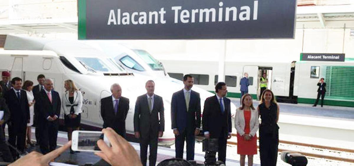 El AVE llega a Alicante entre protestas