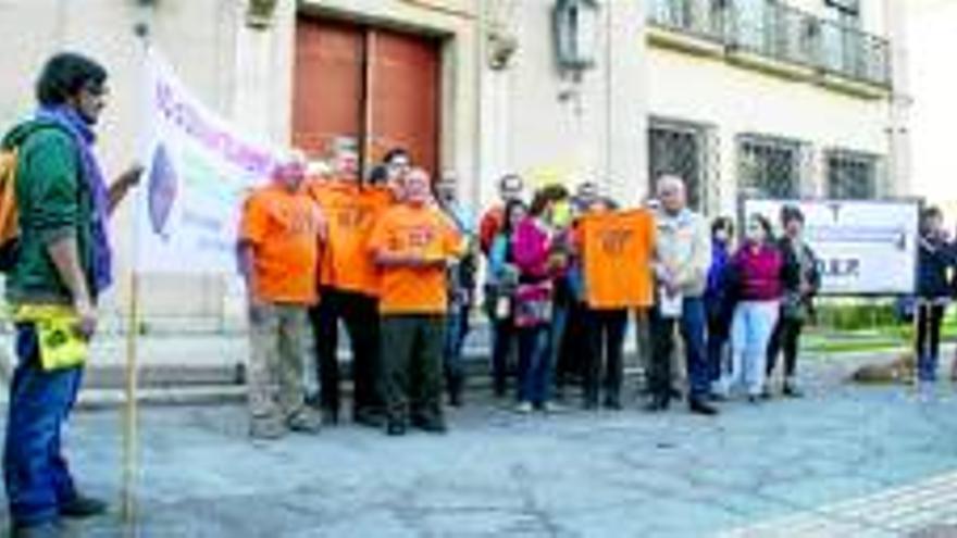 Protesta por el recorte en cooperación