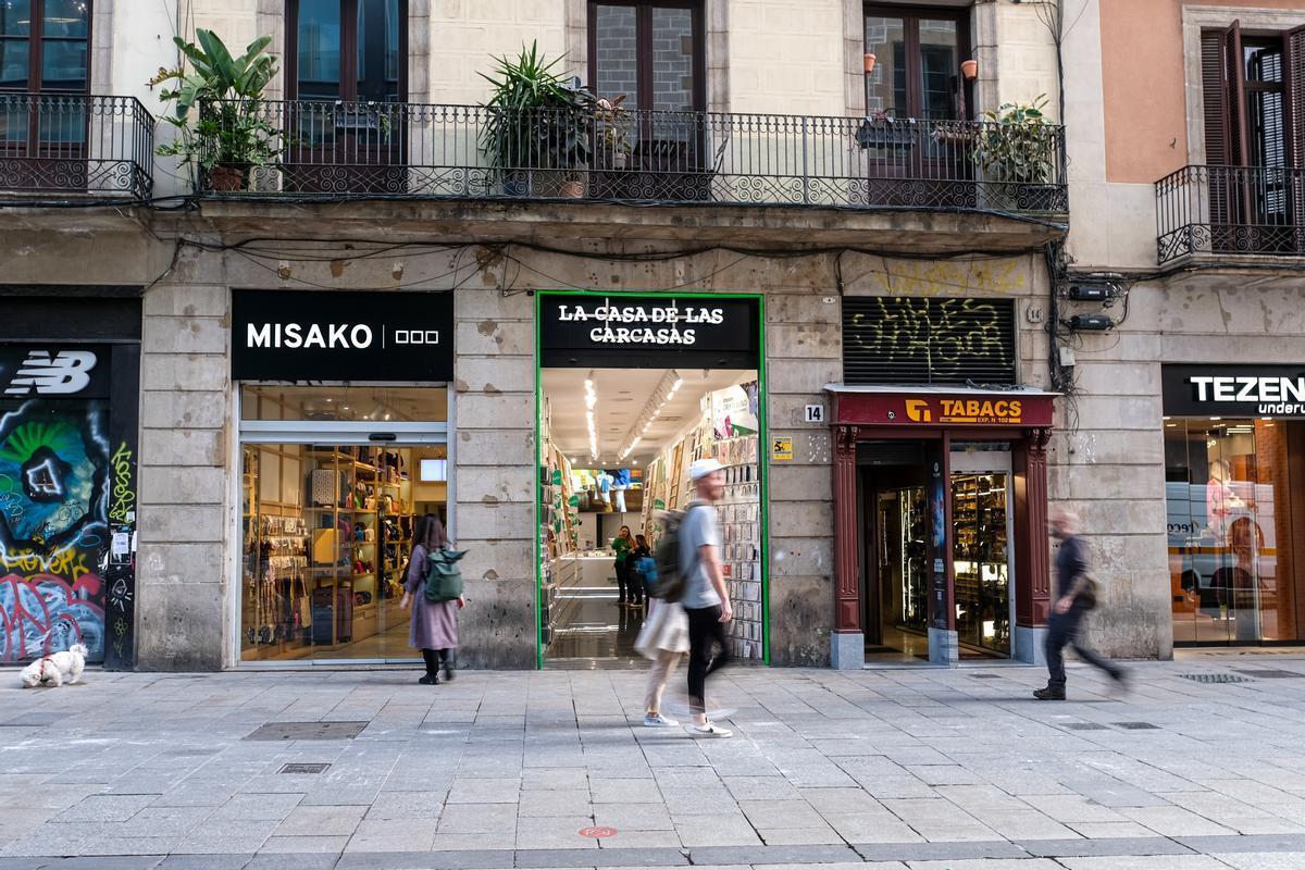Una calle comercial en el centro de Barcelona.