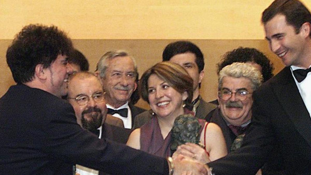 Almodóvar saluda al entonces príncipe Felipe, en los Goya del 2000