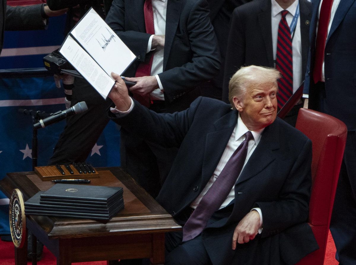 Trump canvia noms de llocs i festivitats en un intent de reescriure la història dels EUA Trump canvia noms de llocs i festivitats en un intent de reescriure la història dels EUA